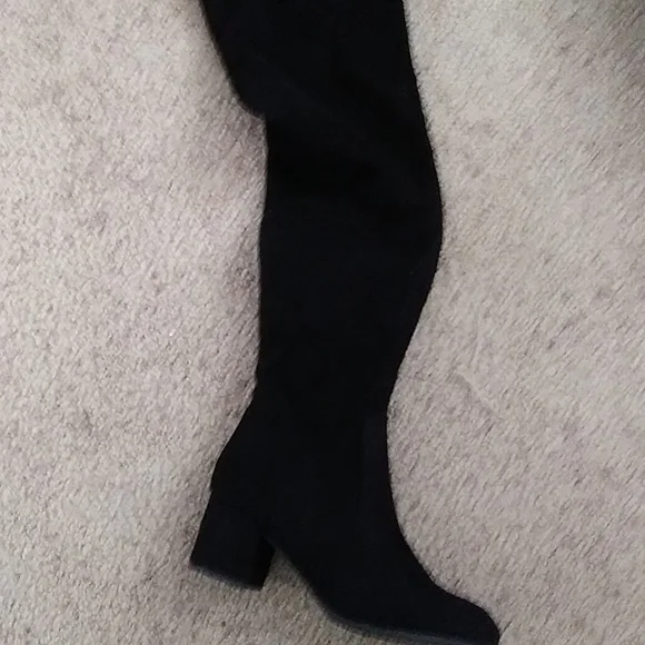 Dream Pairs nwbox. Size 7. Comes with dust bags - Picture 7 of 9